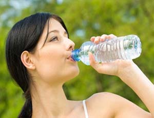 Quanta acqua si deve bere ogni giorno?